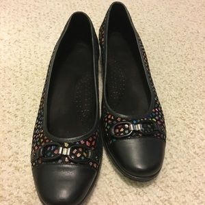 Vaneli Alika Black Rondy/NA 10 Narrow like new